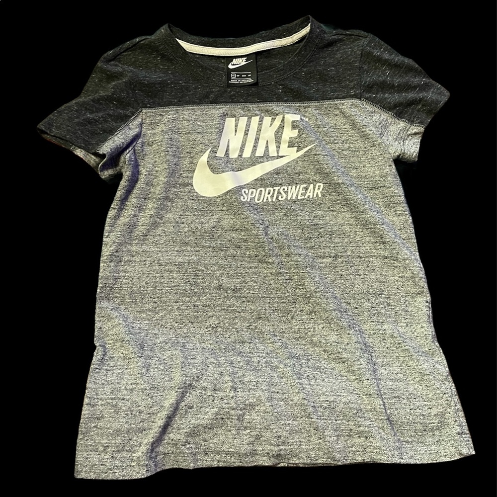 Like New Women’s Nike Shirt